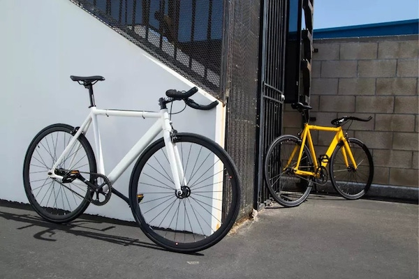 Bicicletas urbanas perfectas y relajadas con cuadro de carbono